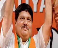 অর্জুন সিংহের কনভয় থেকে গ্রেফতার বিজেপি কর্মী, প্রতিবাদে চিড়িয়ামোড়ে বিক্ষোভ বিজেপি সাংসদের, 'নাটকবাজি', কটাক্ষ জ্যোতিপ্রিয়