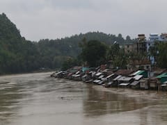 असम से लेकर बिहार तक बाढ़ से जनजीवन बेहाल, कहीं लोग तो कहीं बह रहे जानवर