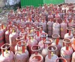 ফের সাড়ে চার টাকা দাম বাড়ল রান্নার গ্যাসের! কলকাতায় ১৪.২ কেজি সিলিন্ডারের দাম হল ৬২০.৫০ টাকা