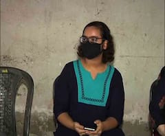 ৫০০/৫০০ হল না! কোথায় এক নম্বর কম পেলেন উচ্চমাধ্যমিকের কৃতী স্রোতশ্রী? 