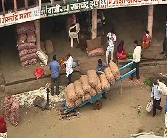 Pune Lockdown | पुण्यात आज मध्यरात्रीपासून पूर्णत: लॉकडाऊन, खरेदीसाठी पुणेकरांची गर्दी