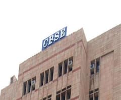 এবার নবম থেকে দ্বাদশের সিলেবাসের ভার কমাচ্ছে সিবিএসই