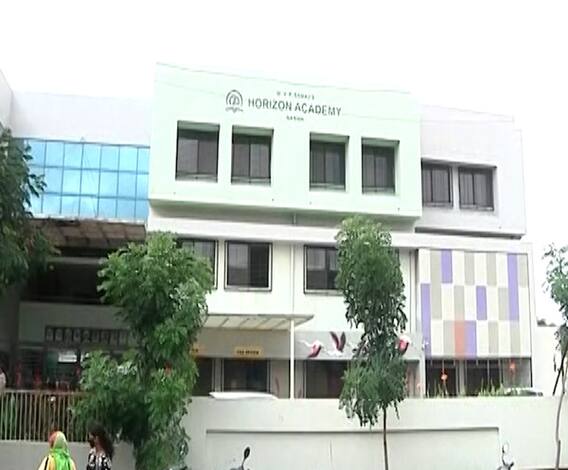 Nashik Horizon Academy शाळेनं फी न भरलेल्या विद्यार्थ्यांना ऑनलाईन शिक्षणातून वगळलं, पालकांचा संताप