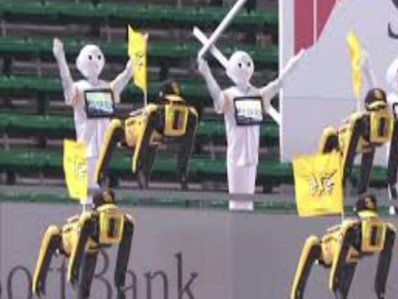 Japanese robots cheer for baseball teams amid Coronavirus | Videsh Express (09.07.2020)