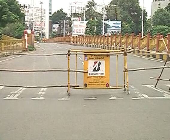 Pune Lockdown | पुण्यात लॉकडाऊनची कडक अंमलबजावणी, मुख्य रस्त्यांवर येणारे उपरस्ते वाहतुकीसाठी बंद