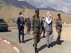 PM Modi quotes Ramdhari Singh Dinkar's poem in Leh for soldiers
