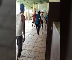 Coronavirus | आयसोलेशल वॉर्डात फुटबॉल खेळणं पडलं महाग; कोल्हापुरात 6 कोरोनाबाधितांवर गुन्हा दाखल