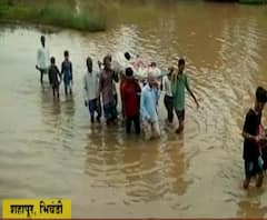 Shahapur Crematory | शहापूरमध्ये स्मशानभूमीत जाण्यासाठी रस्ता नाही, अंत्यविधीसाठी नदीतून वाट