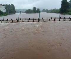 Vashishthi River | वशिष्ठी नदीनं पाणी पातळी ओलांडली, चिपळूण बाजारपेठेतील दुकानात पाणी शिरलं