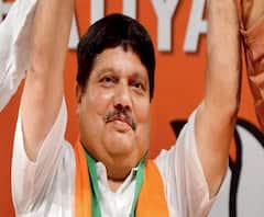 'বাড়িতে না থাকলেই আসে পুলিশ', অর্জুনের বাড়ি তল্লাশিতে পুলিশকে বাধা, সঙ্গে অন্য খবর 'এক ঝলকে'