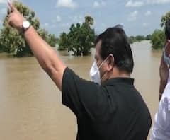 Chandrapur Flood | पालकमंत्री विजय वडेट्टीवार यांच्याकडून पूरस्थितीची पाहणी