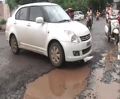 Nashik City Pothole | नाशिक शहरात रस्त्यांवर खड्ड्यांचं साम्राज्य; चार दिवसांच्या पावसाने दूरवस्था