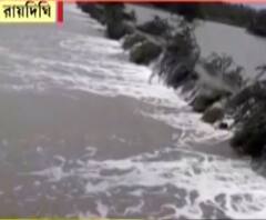 দক্ষিণ ২৪ পরগনায় ভাঙল মনি নদীর বাঁধ, গঙ্গাসাগরের জলোচ্ছাস, আতঙ্কে ঘর ছাড়ছে মানুষ