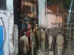 Noida: ईमारत ढहने से दो मजदूरों की मौत, पांच घायल 