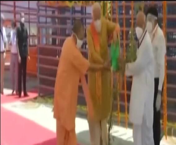 PM Modi | Parijat Tree | ... म्हणून राम मंदिर परिसरात मोदींनी पारिजातकाचं रोपटं लावलं!