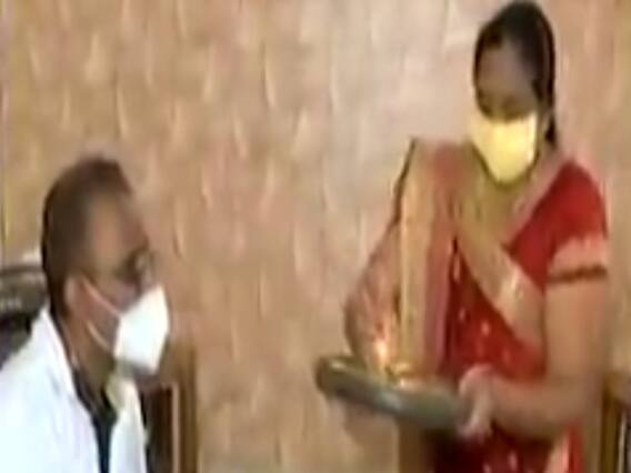  ગાંધીનગરના કોરોના વોરિયર્સ ડોક્ટર કલ્પેશ પરીખે પરિવાર સાથે કરી રક્ષાબંધનની ઉજવણી