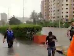 સુરતઃ પાણી ભરાતા પર્વત પાટીયા-ગોડાદરા વિસ્તારમાંથી 50થી વધુ લોકોને બચાવાયા