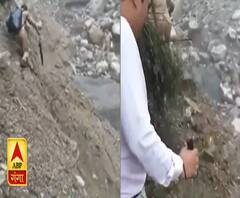 Barkot: मजबूरी जो न कराए, बारिश से गांव के रास्ते हुए ध्वस्त, अब ऐसे जान जोखिम में डाल रहे ग्रामीण