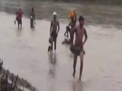 MP: Locals use juggad to battle floods amid government's negligence | Ghanti Bajao 