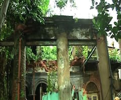  'বিপজ্জনক' ছাড়েননি বাড়ি, বেলেঘাটায় প্রবল বৃষ্টিতে সেই বাড়ি চাপা পড়েই মৃত্যু প্রৌঢ়ার