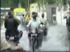 સુરતમાં ખાડીના કારણે રહેણાંક વિસ્તારોમાં ઘૂસ્યા પાણી, નૈમીનાથ અને કૈલાશનગર બંગલો વિસ્તારમાં ભરાયા પાણી