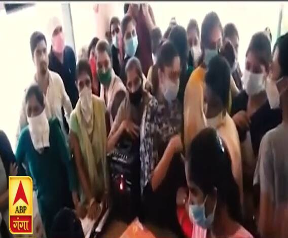 इंटरव्यू के दौरान भीड़ भूल गई कि कोरोना भी है...!| Moradabad| Mudde Ki Baat