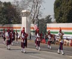 কুচকাওয়াজের মহড়ার মধ্যে রেড রোডে ফের ঢুকে পড়ল গাড়ি, আটক চালক