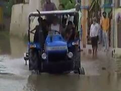 ભારે વરસાદથી કડીના વિડજ ગામમાં ભરાયાં પાણી, ગામમાં આવવાના બંન્ને રસ્તા બંધ..