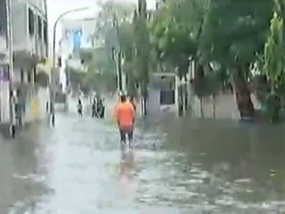 સુરતઃ સંજયનગર, કૈલાશ બંગલો, નેમિનાથ નગરમાં હજુ પાણી ભરાયા છે