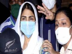 Rhea Chakraborty का नया WhatsApp Chat आया सामने, Drugs को लेकर हो रही बात | Sushant Case