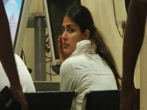 Sushant Case: Rhea Chakraborty से CBI पूछताछ में आज क्या-क्या हुआ? जानिए हर एक अपडेट | Master Stroke