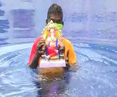 Ganesh Visarjan 2020 | मुंबईत दीड दिवसांच्या बाप्पाचं साधेपणाने विसर्जन, कृत्रिम तलावाला भाविकांची पसंती