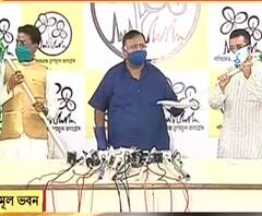 বিজেপির একাধিক সংগঠন থেকে তৃণমূলে যোগদান, দলীয় পতাকা হাতে তুলে দিলেন পার্থ