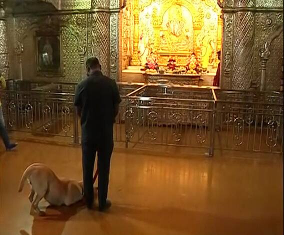 Ganesh Chaturthi 2020 | Pune | दगडूशेठ हलवाई गणपतीला पोलिसांच्या श्वानाकडून वंदन