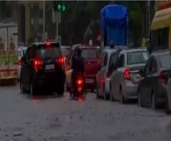 Mumbai Rain Update | मुंबईत वादळी वाऱ्यासह मुसळधार पाऊस, दक्षिण मुंबईत पाणी साचण्यास सुरुवात