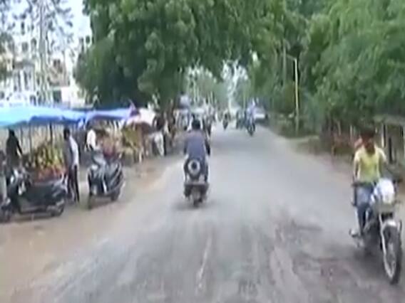 ગાંધીનગરના કલોલ શહેરમાં રસ્તાઓ તૂટતા વાહન ચાલકો પરેશાન, જુઓ વીડિયો 