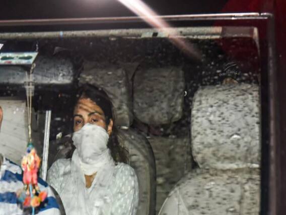 क्या रिया के लिए सुशांत सिर्फ एटीएम कार्ड थे?