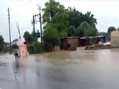 પાટણઃ હારીજમાં ભારે વરસાદથી બોરતવાડા ગામ તરફનો રોડ એક તરફથી ધોવાયો