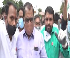 सोलापुरात गायी रस्त्यावर आणत दुधाला अनदान देण्याची मागणी; स्वाभिमानी शेतकरी संघटना आक्रमक