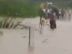 સાબરકાંઠા: તલોદના સલાટપુર લુણી નદીના કોઝવે પર બાઈક સ્લીપ થતાં શિક્ષક તણાયા, જુઓ વીડિયો