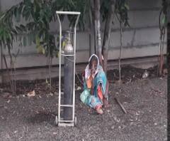 Aurangabad | औरंगाबादमध्ये आजी ऑक्सिजनवर आणि आरोग्य यंत्रणा व्हेन्टिलेटरवर