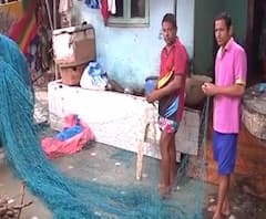 परंपरा खंडीत करणारा लॉकडाऊन, नारळी पौर्णिमेआधीच जीव धोक्यात टाकत मासेमारीला सुरुवात