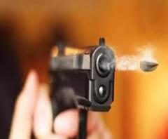 জগদ্দলে শ্যুটআউট, বাইক আরোহীকে খুন, তৃণমূল নেতার বাড়িতে অস্ত্রভাণ্ডার, খবর 'এক ঝলকে'