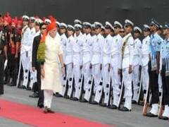 Delhi: PM Modi inspects Guard of Honour at Red Fort