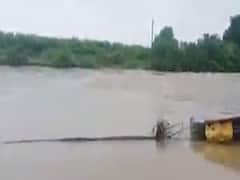 સુરતના માંડવીના મુજલાવથી બોધાનને જોડતો પુલ પાણીમાં ડૂબ્યો