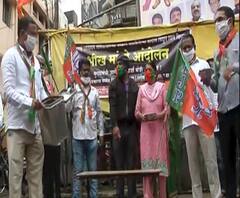 BJP Protest | वाढीव वीजबिलाच्या विरोधात नागपुरात भाजपचं 'भीक मांगो' आंदोलन