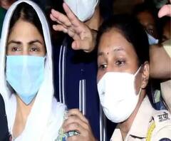 সুশান্ত-মৃত্যু তদন্তে রিয়া চক্রবর্তীকে ১০ ঘণ্টা জিজ্ঞাসাবাদ ইডির, আয়ের সঙ্গে সঙ্গতিহীন সম্পত্তি!