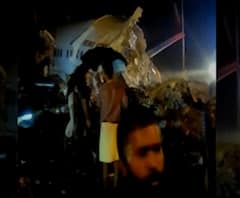 Kerala Plane Crash | केरळच्या कोझीकोडमध्ये रनवेवरून घसरत विमान दरीत कोसळलं, विमानाचे दोन तुकडे