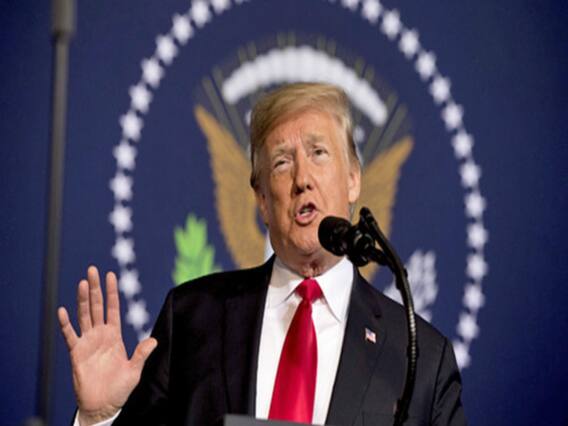 चुनाव रैली के दौरान अमेरिका के राष्ट्रपति Donald Trump गिरते-गिरते बचे...