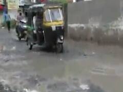 નવસારી: બે મહિના પહેલા તૈયાર કરાયેલ શહેરનો મુખ્ય રસ્તો સામાન્ય વરસાદમાં જ ધવાયો, જુઓ વીડિયો 